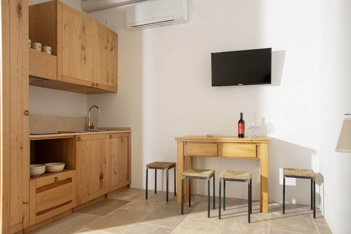 Cuisine dans la suite avec télévision et climatisation