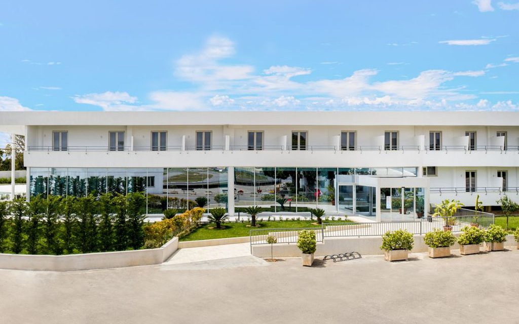 Hôtel dans le sud du Salento avec piscine et espace détente entouré de nature