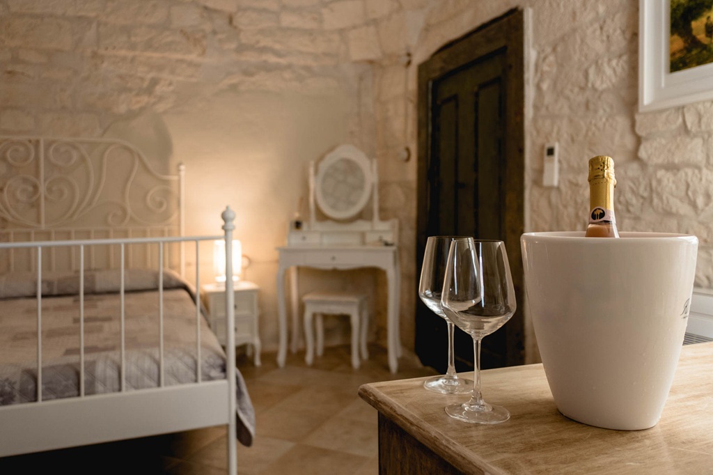 itria107NP24-chambre-trullo-superieur-2