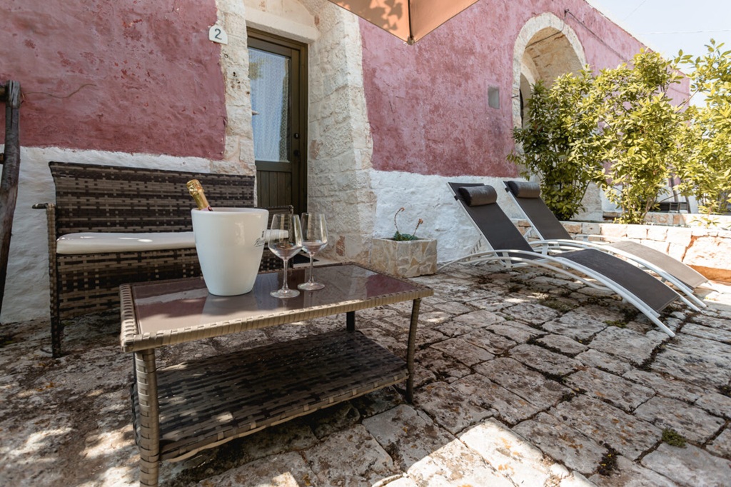 itria107NP24-chambre-trullo-superieur-patio
