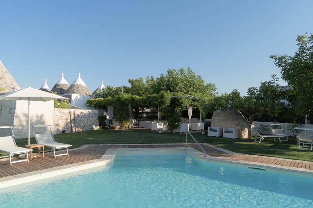 itria107NP24-trulli-piscine-2